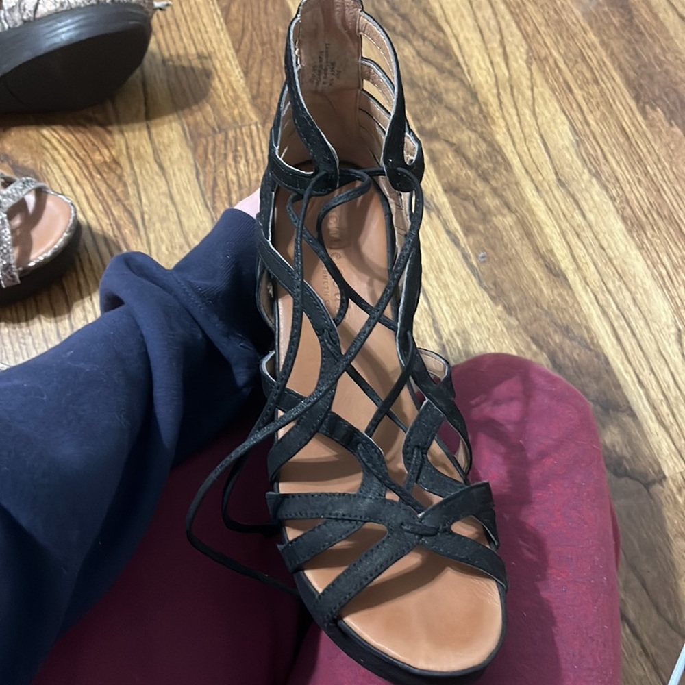 Kenneth Cole platforms - Picture 2 of 2